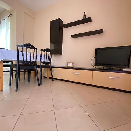 L.T. Apartment 5Th Street Sarandë エクステリア 写真