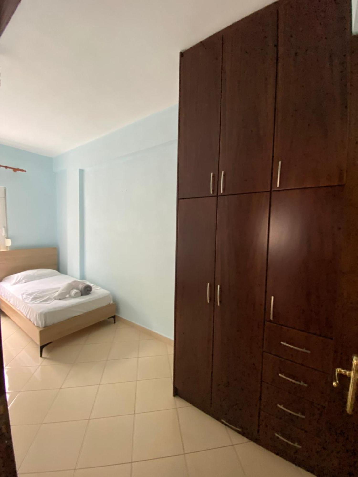 L.T. Apartment 5Th Street Sarandë エクステリア 写真