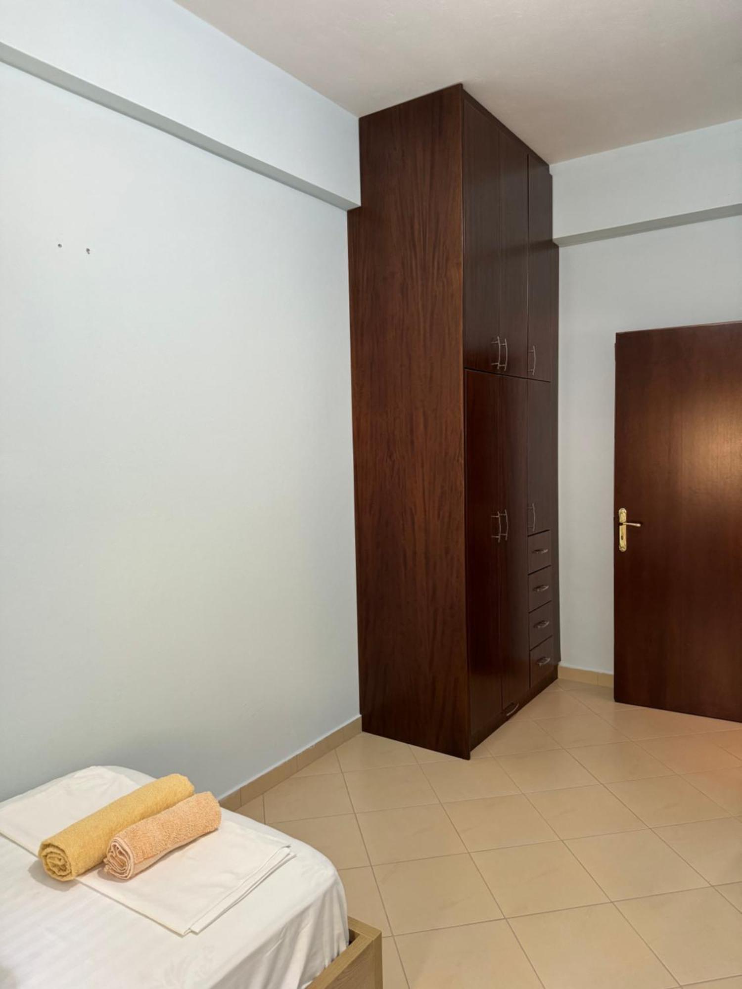 L.T. Apartment 5Th Street Sarandë エクステリア 写真
